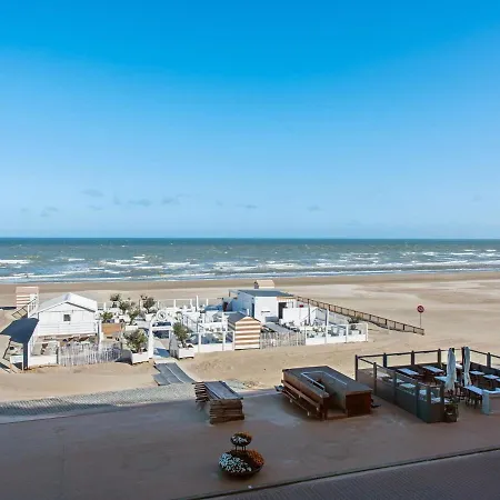 Royal 201 Seafront In A Top Location 아파트